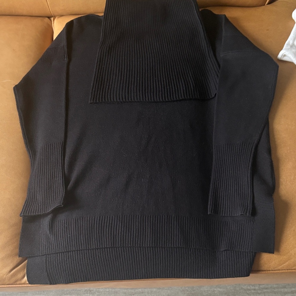 French Connection Women's Black, Gray, and White Sweater pack of 5 sweaters - Picture 6 of 12